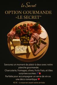 Saint-AigulinにあるLE SECRET LOVE ROOMの肉野菜チーズ一皿 +15枚の写真