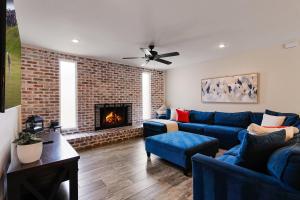 a living room with a blue couch and a fireplace at Pebble Retreat-Private Pool-7 Mins Arizona State in Tempe