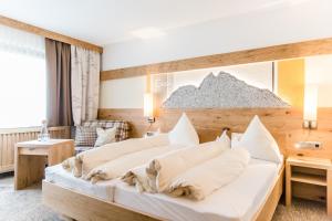 Postel nebo postele na pokoji v ubytování Hotel Sportpension Carinthia