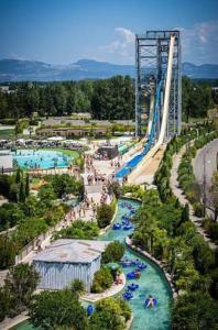 an aerial view of a water park with a pool at Havre de paix près d'Avignon in Bédarrides