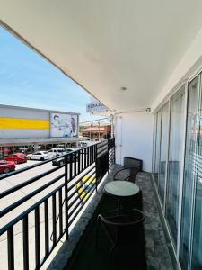a balcony with a table and a view of a parking lot at HOTEL and Suites Cananea in Cananea