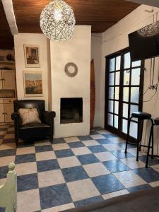 a living room with a checkered floor and a fireplace at Casa cómoda en La Barra in Punta del Este