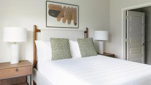 Ένα ή περισσότερα κρεβάτια σε δωμάτιο στο Landing Apartments near Sun City Center and Riverview +30 φωτογραφίες