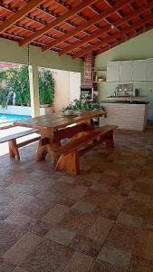 Kuchyň nebo kuchyňský kout v ubytování Casa de eventos Andreia Borges