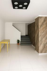 a room with a staircase and a table and a stair case at Casa para cop 30 in Belém
