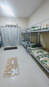 Postel nebo postele na pokoji v ubytování Muscat Galaxy Hostel