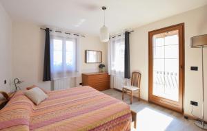 a bedroom with a bed and a chair and windows at Gorgeous Apartment In Lamon With Wifi in Lamon
