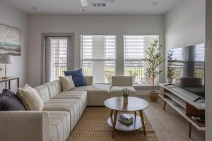 Χώρος καθιστικού στο FeeLatHome l Rosenberg l Lakeview