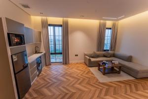 a living room with a couch and a table at فندق نخبة العارض in Riyadh