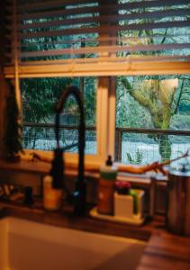 Gambar di galeri bagi Rusty Bridge River Lodge - Hot tub - Fireplace - Firepit di Granite Falls
