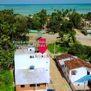 un'immagine di una casa con le parole less e una protezione acustica ben perico di Apartamento Paraíso Lua e Mar - Manoah Beach Flats a Maragogi Altre 33 foto