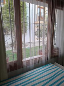 a bedroom with a bed and a large window at Paraíso Veracoast in Vera