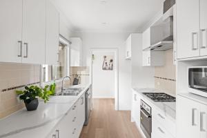 Köök või kööginurk majutusasutuses Modern Single Room in Botany - Mins to Airport - Shared Bathroom