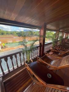 Μπαλκόνι ή βεράντα στο Villa ouis namkhan river