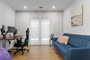 Posezení v ubytování Family Escape with Private Courtyard