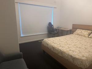 Postel nebo postele na pokoji v ubytování Spacious Room in Ivanhoe, Melbourne + 2 fotografie