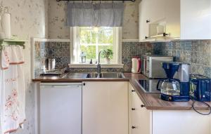 Nhà bếp/bếp nhỏ tại 1 Bedroom Cozy Home In Färjestaden