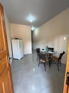 Kuchyň nebo kuchyňský kout v ubytování Apartamentos mobiliados Portal da Amazônia