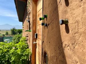 Balkón nebo terasa v ubytování Casa-jardín Luz de Botellas -piscina-jacuzzi-sauna