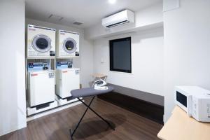 TV a/nebo společenská místnost v ubytování Garner Hotel Kyoto Shijo Karasuma by IHG
