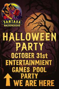 un flyer pour une fête d'Halloween avec un arbre dans l'établissement Santara Hostel, à Vang Vieng