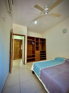 Ένα ή περισσότερα κρεβάτια σε δωμάτιο στο Depa 101B en Huatulco con alberca y balcón a 5 min playa