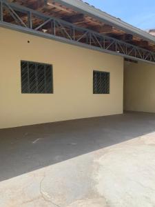 two windows on the side of a building at Large and comfortable house in the new Maraba - Folha 16 in Marabá