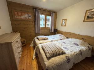 Ένα ή περισσότερα κρεβάτια σε δωμάτιο στο Appartement de standing 6 pers avec piscine et parking - FR-1-836-3