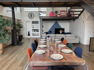 Kuchyň nebo kuchyňský kout v ubytování Gîte 12 pers. à Bressolles avec piscine privative - FR-1-489-598