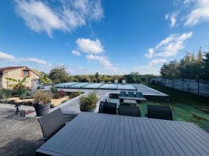 Fotografie z fotogalerie ubytování Gîte 12 pers. à Bressolles avec piscine privative - FR-1-489-598 v destinaci Bressolles