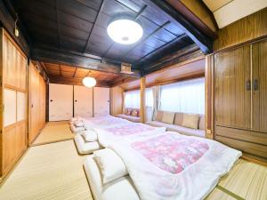 a bedroom with a large bed and a couch at Kokoyui - Vacation STAY 06794v in Shimosato