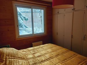 Postel nebo postele na pokoji v ubytování Chalet rénové au Lioran, 6 pers, proche pistes - FR-1-787-133