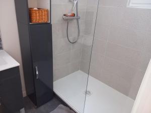 Koupelna v ubytování Chalet rénové au Lioran, 6 pers, proche pistes - FR-1-787-133