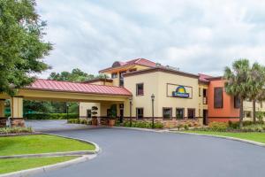a rendering of the front of a hotel at Days Inn by Wyndham Brooksville in Ridge Manor