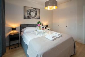 Voodi või voodid majutusasutuse Maya's Apartments toas