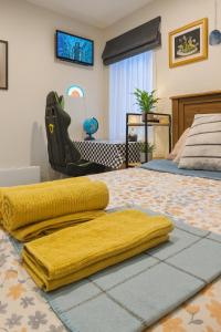 a bedroom with a bed with yellow blankets on it at Stonebrook Haven - AC Room, Dedicated Bath, Free Parking in Family House in Rolleston