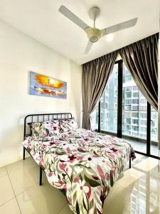 Postel nebo postele na pokoji v ubytování Rare D Pristine 4 bedroom condo opp Legoland, medini mall and gleneagles hospital