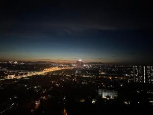 Γενική άποψη της πόλης Long Biên ή θέα της πόλης από  αυτό το διαμέρισμα