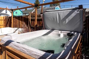 Φωτογραφία από το άλμπουμ του Stylish 1BR Airbnb in Leadville with Mountain Views - Near Skiing - Pets okay σε Leadville