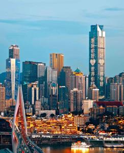 Una vista general de Chongqing o una vista desde la ciudad tomada desde el hotel