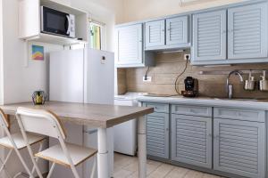 Η κουζίνα ή μικρή κουζίνα στο MARNE - Cosy studio in Menton +4 φωτογραφίες