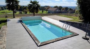 a swimming pool in the middle of a yard at Belle vue in Dournazac