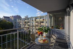 Rõdu või terrass majutusasutuses Maya's Apartments