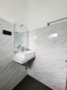 a bathroom with a sink and a mirror at Sithujaya Green Mirissa in Mirissa
