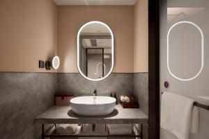 a bathroom with a sink and a mirror at Mercure Xi'an Chanba in Xi'an