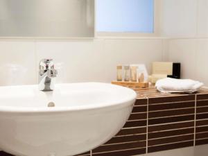 Bilik mandi di Hotel des Colonies Brussels by Mercure +60 gambar