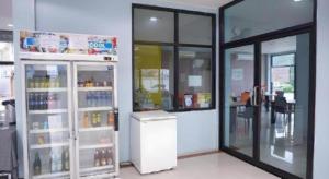 Kuchyň nebo kuchyňský kout v ubytování C2U Hotel Uthai Thani