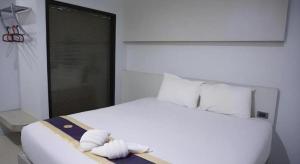 Postel nebo postele na pokoji v ubytování C2U Hotel Uthai Thani