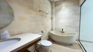 Koupelna v ubytování Villa Alba Uno Heated Pool Lembang Bandung + 13 fotografií