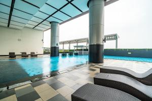 Πισίνα στο ή κοντά στο 1-Bedroom above mall thamrin city, Central Jakarta, SCBD